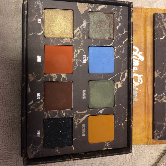 Makeup - Picture 2 of 2